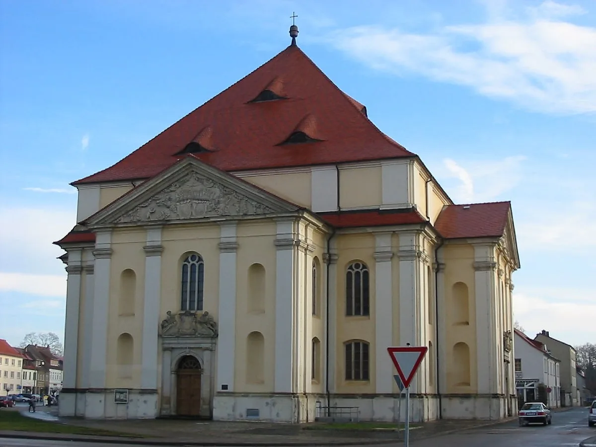 Die Kirche St. Trinitatis in Zerbst, Außenansicht.